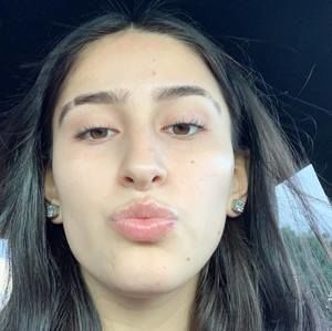 Meet your Posher, Daniela